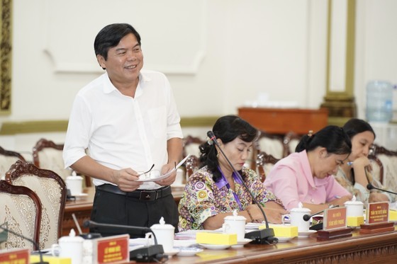 Editor-in-Chief of Sai Gon Giai Phong Newspaper Tang Huu Phong speaks at the meeting. Editor-in-Chief of Sai Gon Giai Phong Newspaper Tang Huu Phong speaks at the meeting.