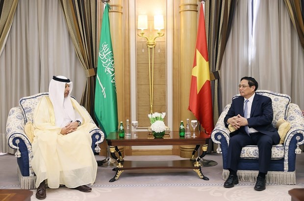 PM Pham Minh Chinh (R) and Executive Vice President of Aramco Yasser M.Mufti at their meeting in Riyadh on October 19 (Photo: VNA) PM Pham Minh Chinh (R) and Executive Vice President of Aramco Yasser M.Mufti at their meeting in Riyadh on October 19 (Photo: VNA)