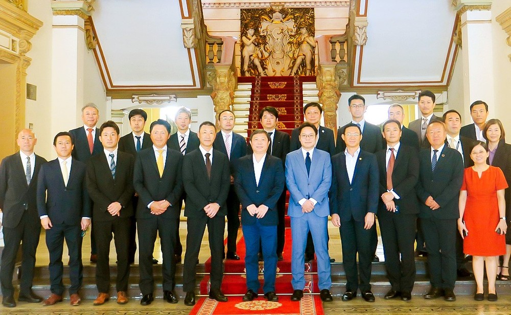 The Japanese business delegation and city leaders at the meeting