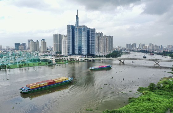 Transportation of goods in the Sai Gon River