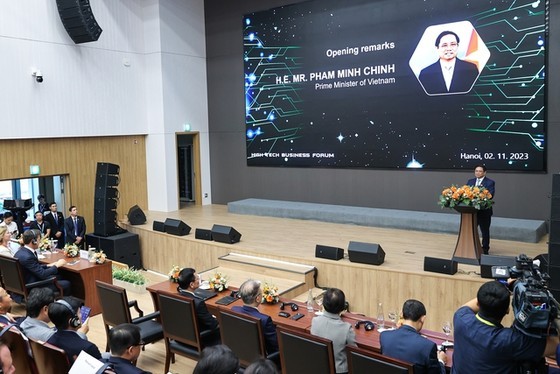 At the hi-tech business forum (Photo: SGGP) At the hi-tech business forum (Photo: SGGP)