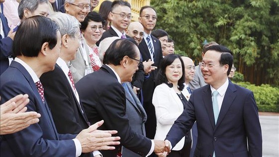 President Vo Van Thuong meets outstanding domestic and international medical workers at the Presidential Palace President Vo Van Thuong meets outstanding domestic and international medical workers at the Presidential Palace