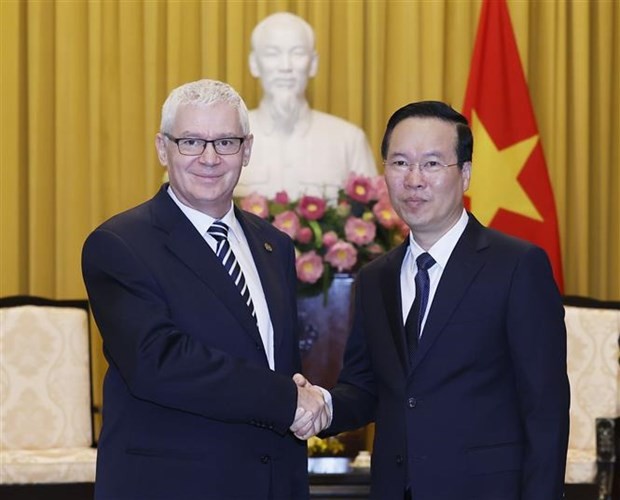 President Vo Van Thuong (R) on November 2 receives Hungarian Prosecutor General Péter Polt in Hanoi. (Photo: VNA) President Vo Van Thuong (R) on November 2 receives Hungarian Prosecutor General Péter Polt in Hanoi. (Photo: VNA)