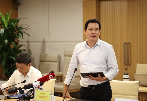 Director of the Department of Radio, Television and Electronic Information Le Quang Tu Do at the meeting