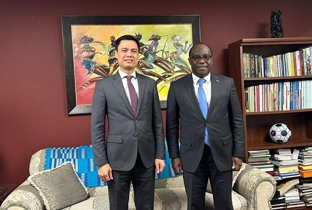 Ambassador Dang Hoang Giang (L), Permanent Representative of Vietnam to the United Nations (UN), and his Ghanaian counterpart Harold Agyeman. (Photo: VNA)