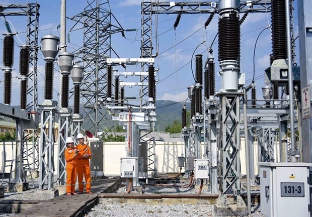 Workers of EVN's Dien Bien Phu City Electricity Company inspect power lines. (Photo: VNA) Workers of EVN's Dien Bien Phu City Electricity Company inspect power lines. (Photo: VNA)