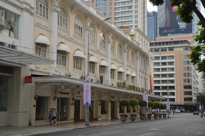 Stores of global brands such as Gucci, and Louis Vuitton are located in Dong Khoi Street. Stores of global brands such as Gucci, and Louis Vuitton are located in Dong Khoi Street.