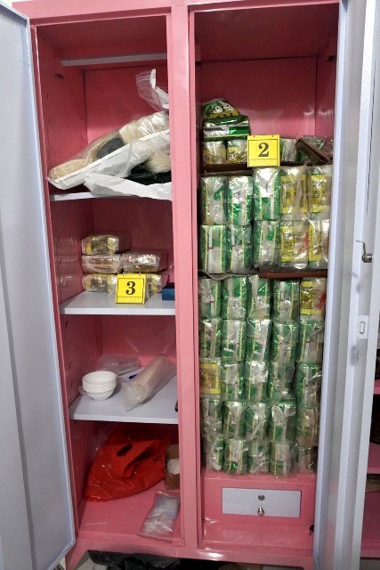 Drugs are disguised as tea bags stored in cabinets and clothes drug-4892.jpg