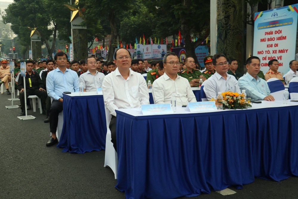 At the ceremony to raise city dwellers’ awareness of traffic law traffic-2955.jpg