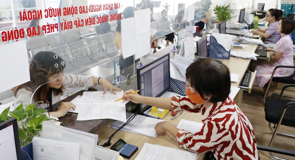 Responsible agencies adopt time-saving procedures for people’s satisfaction ảnh 1 cchc-8427.jpg