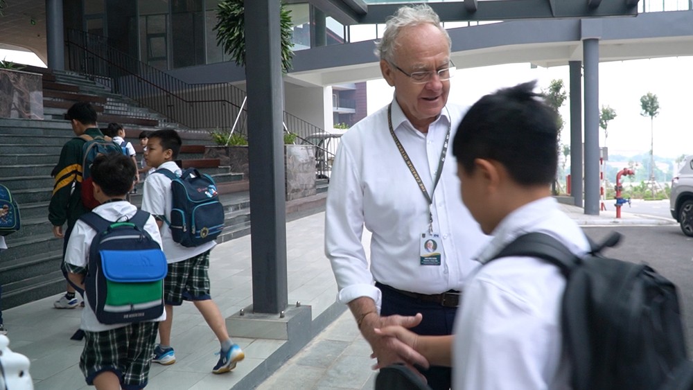 Teacher Ian Wilson shakes hands with students edu-4993.jpg