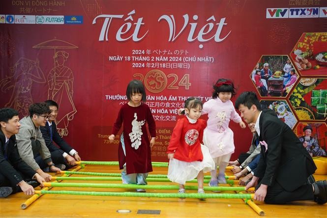 Vietnamese bamboo dance (Photo: VNA) bamboo-dance-8206.jpg