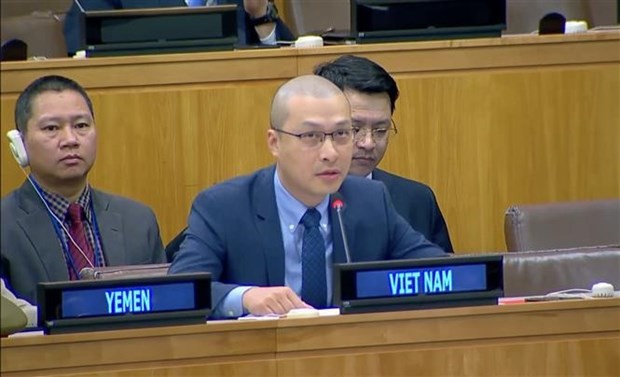 Minister Counsellor Nguyen Hoang Nguyen, Deputy Permanent Representative of Vietnam to the UN, speaks at the recent plenary meeting of C34. (Photo: VNA) minister-counsellor-nguyen-hoang-nguyen-1-518.jpg