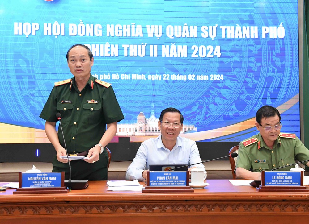 Lieutenant General Nguyen Van Nam ( standing ) at this morning's meeting nam-6943.jpg