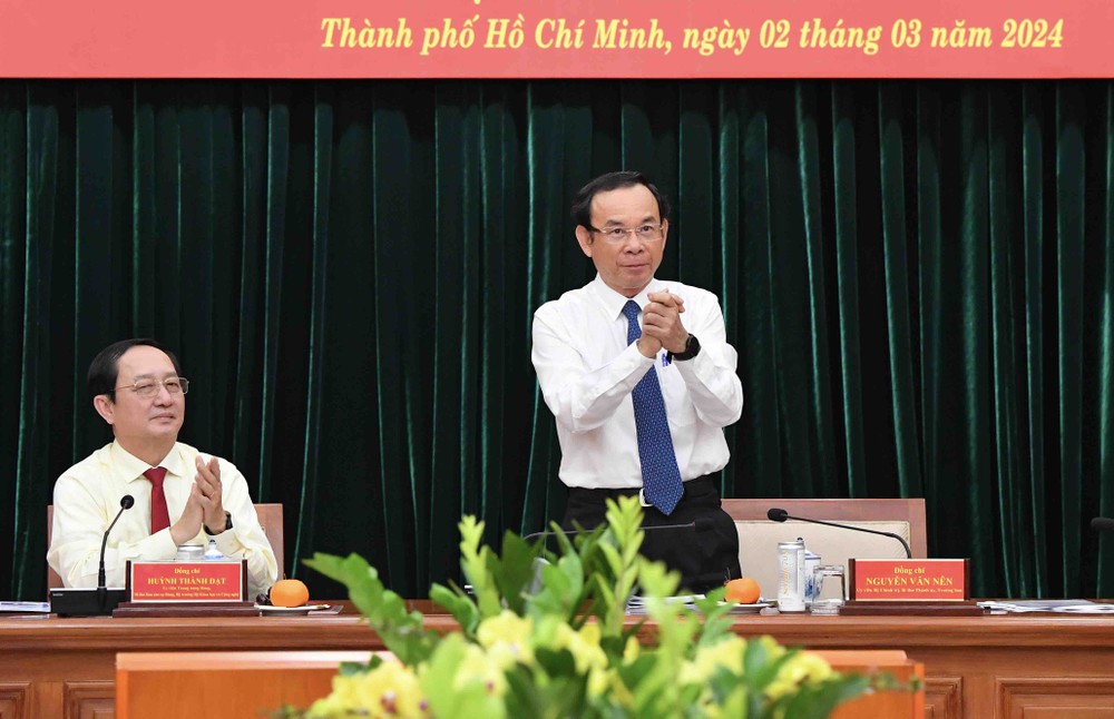 Secretary of the Ho Chi Minh City Party Committee Nguyen Van Nen and Minister of Science and Technology Huynh Thanh Dat preside the conference nen-2482.jpg