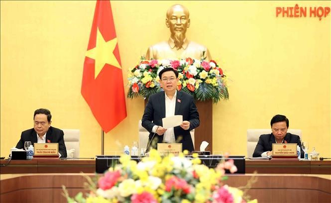 NA Chairman Vuong Dinh Hue speaks at the closing ceremony of the NA Standing Committee's 30th session (Photo: VNA) na-standing-committee-8566.jpg