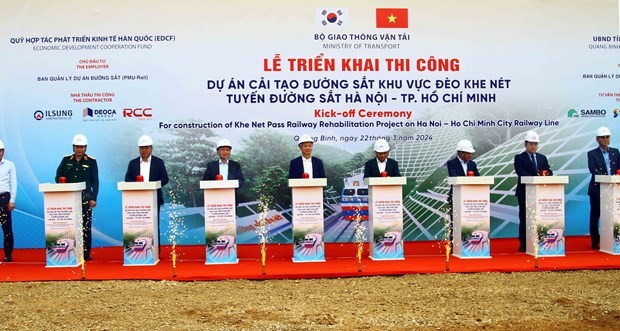 Kick-off ceremony for construction of the Khe Net pass railway rehabilitation project (Photo: VNA) railway.jpg