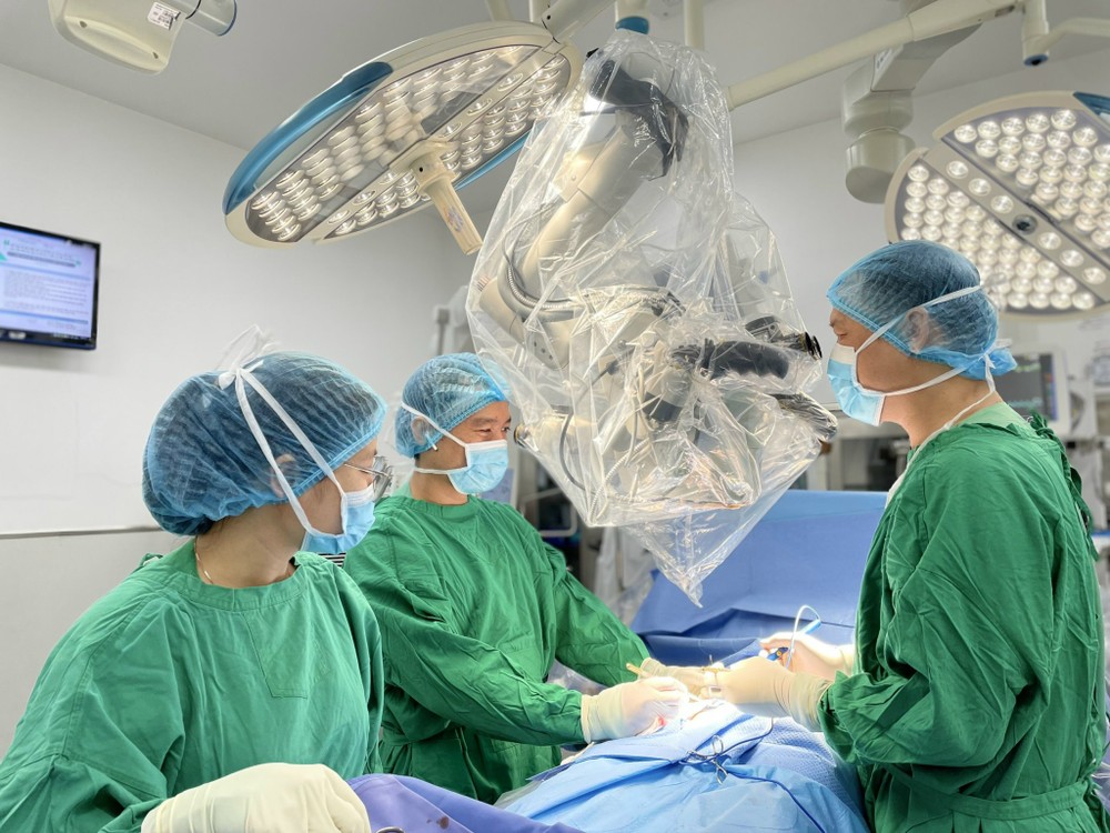 Surgeons carry out an operation to find sperm sperm.jpg