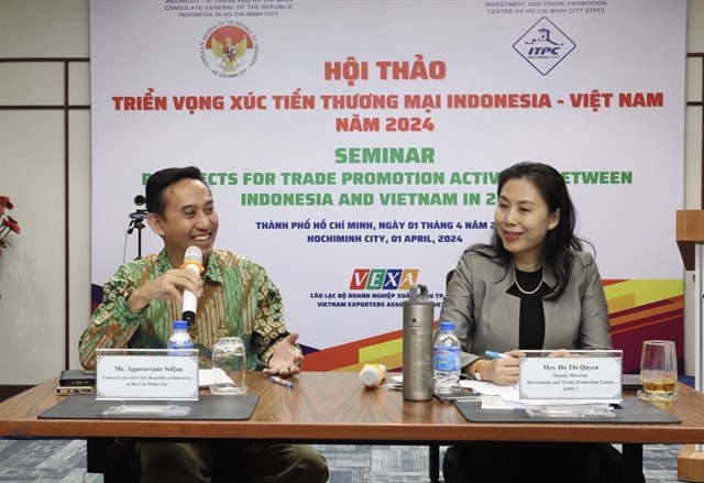 Keynote speakers of the seminar "Prospects for trade promotion activities between Indonesia and Vietnam in 2024" held in HCMC on Monday. VNA/VNS Photo indo.jpg