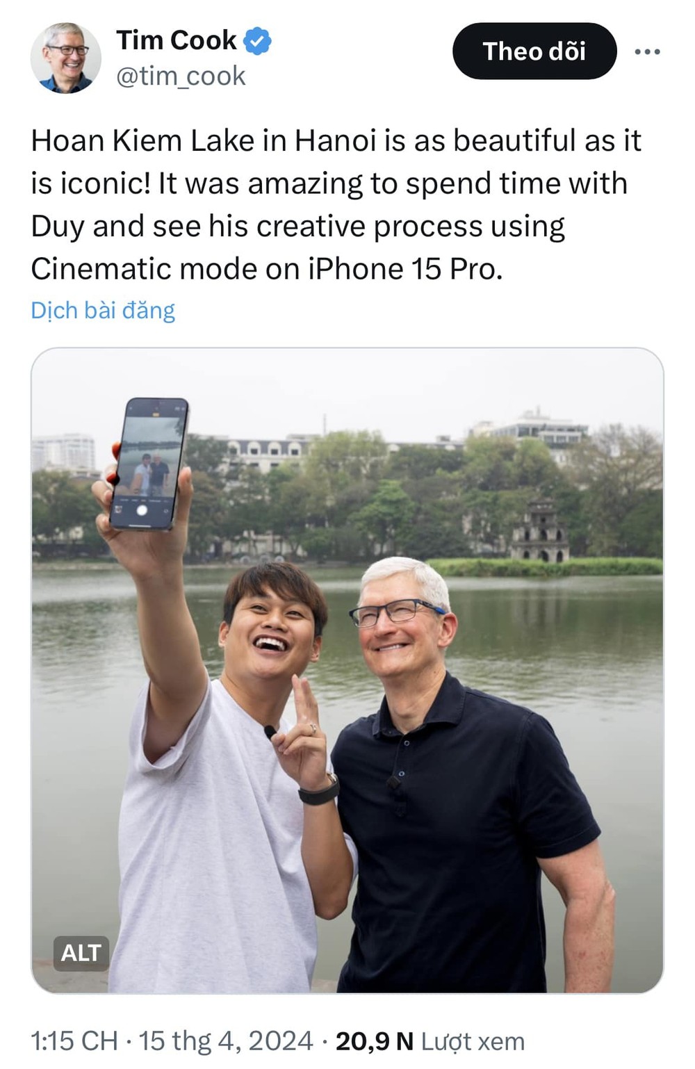 CEO Apple Tim Cook (R) and Ngo Duc Duy who owns a YouTube channel, TikTok, Facebook fanpage with millions of followers and millions of views tim.jpg