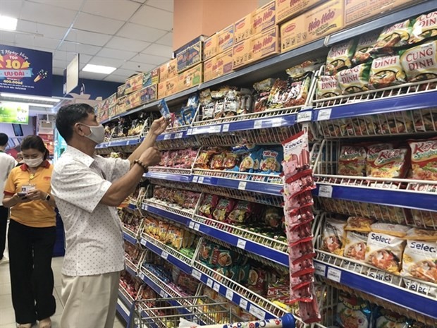 Customers shop at a supermarket in HCMC. Several key macro trends are shaping Vietnam's FMCG landscape in 2024 and beyond. (Photo: VNA) consumer.jpg