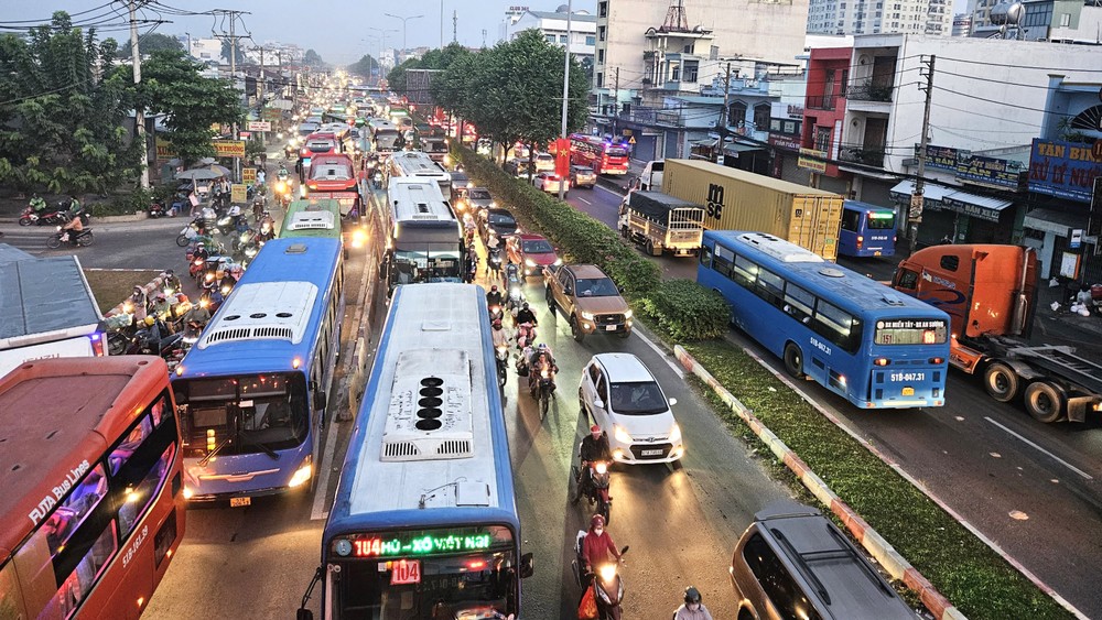 HCMC applies Resolution 98 to remove bottlenecks of transportation infrastructure projects at its gateway traffic.jpg