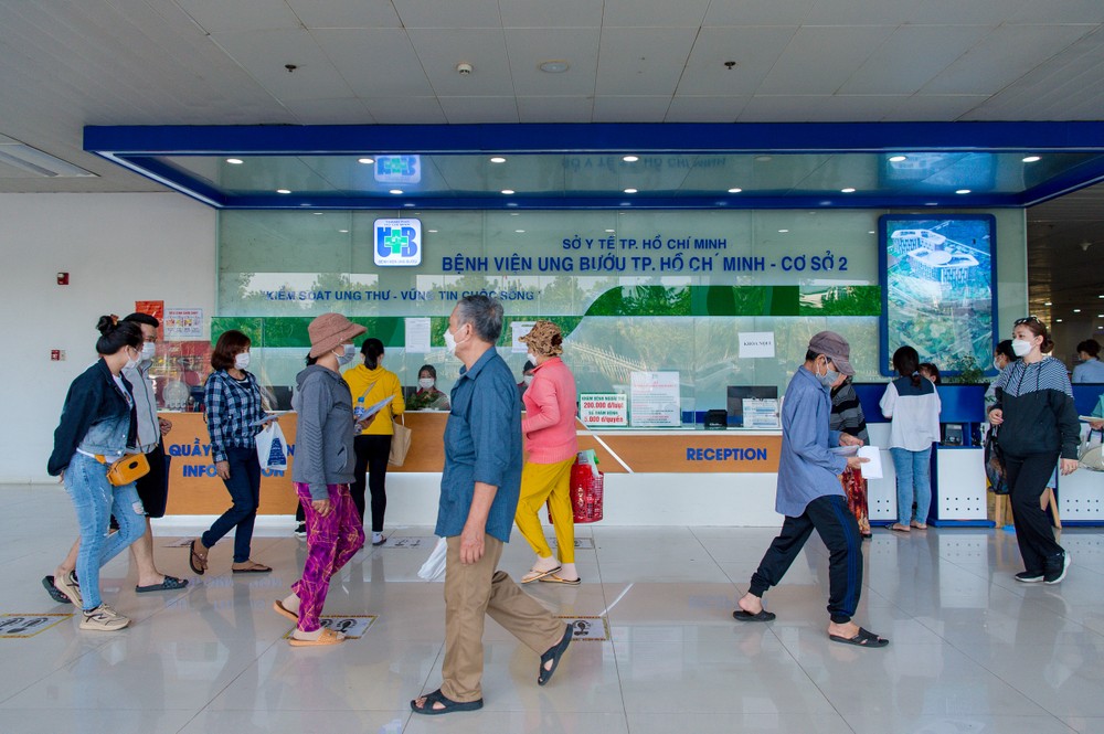 Patients come to the Oncology Hospital in HCMC cancer hospital.jpg