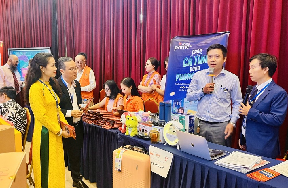 mot-so-doanh-nghiep-gioi-thieu-san-pham-den-nguoi-tieu-dung-trong-nuoc-8703.jpg.jfif