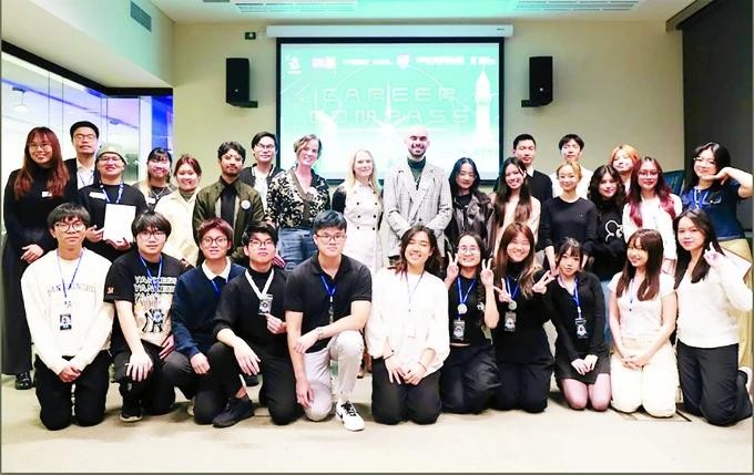 Members of AVSQ and participants of the event australia.webp
