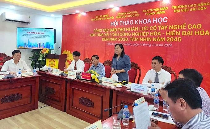 Vice Chairwoman Nguyen Thi Mai Hoa speaks at the event mai hoa.webp
