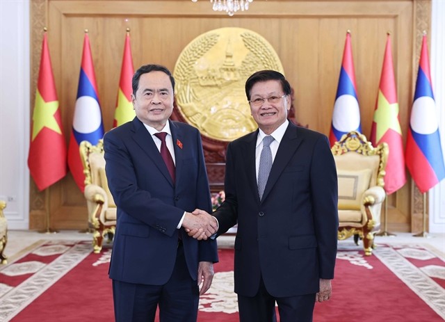 NA Chairman Tran Thanh Man (L) meets with General Secretary of the Lao People’s Revolutionary Party (LPRP) Central Committee and President of Laos Thongloun Sisoulith (Photo: VNA) LAO.jpg