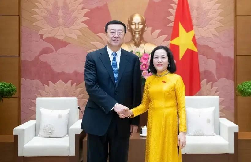 Vice Chairwoman of the National Assembly Nguyen Thi Thanh (R) receives Deputy Secretary of the Xinjiang Uygur Autonomous Region’s Party Committee and Secretary of Urumqi city’s Party Committee Zhang Zhu (Photo: VNA) china-1573.jpg.webp