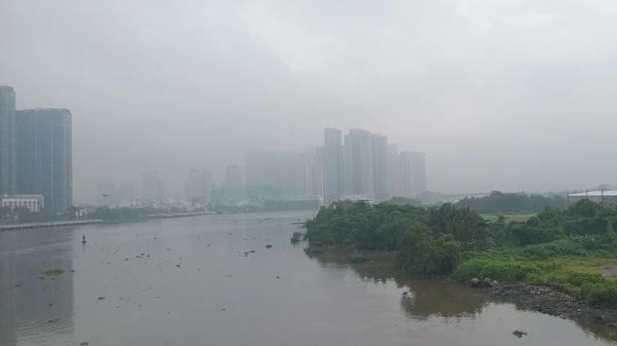 Dense fog blankets HCMC this morning, significantly impairing visibility fog.webp