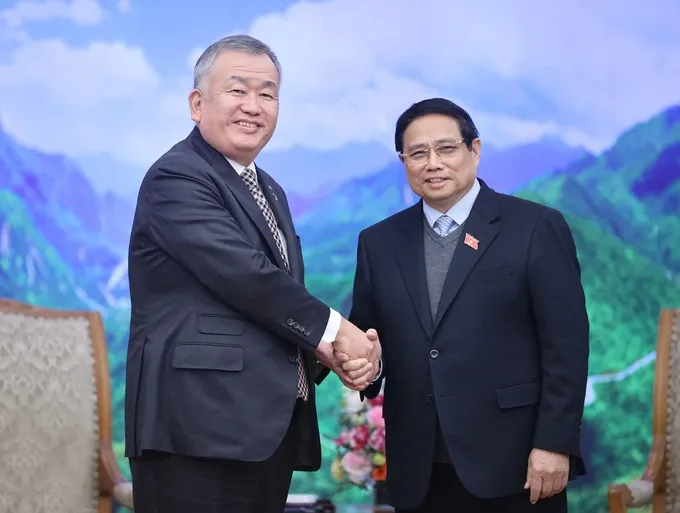 Prime Minister Pham Minh Chinh (R) and Executive Officer and President of Yamato Holdings Nagao Yutaka at their meeting in Hanoi on February 17. (Photo: VNA) 5-8061-4459.jpg