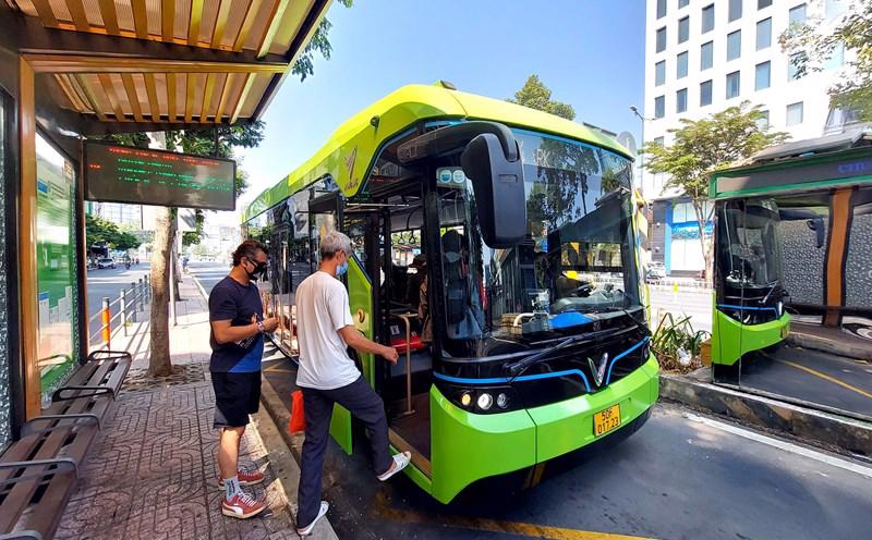 HCMC advances the use of clean energy vehicles. HCM1.png