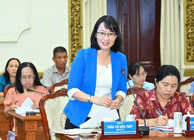 Vice Chairwoman of Ho Chi Minh City People's Committee Tran Thi Dieu Thuy speaks at the meeting thuy.jpg