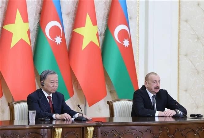 General Secretary of the Communist Party of Vietnam Central Committee To Lam (left) and President of Azerbaijan Ilham Aliyev at the press conference. (Photo: VNA) lam.jpg