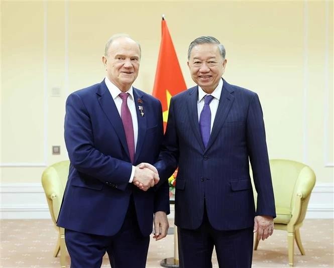 General Secretary of the CPV Central Committee To Lam (R) and Chairman of the KPRF Central Committee Gennady Zyuganov. (Photo: VNA) lam.jpg