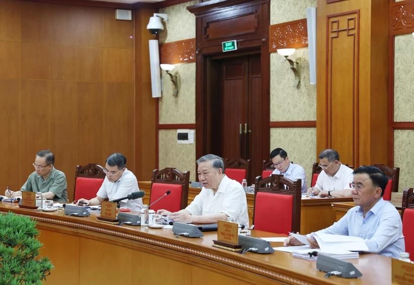 Party General Secretary To Lam (second from right) speaks at the Secretariat meeting (Photo: VNA) lam.jpg