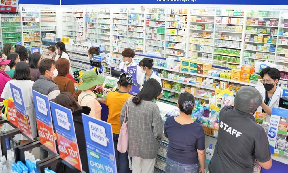 More people buy functional foods drug store.jpg