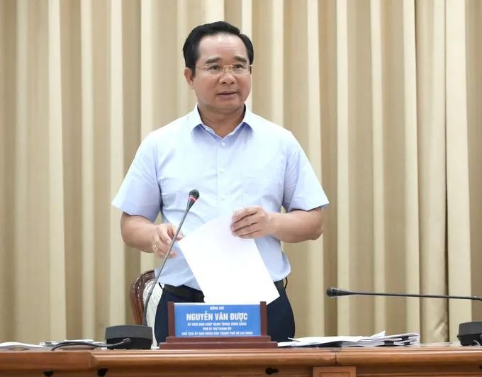 Chairman Nguyen Van Duoc of the Ho Chi Minh City People's Committee speaks at the meeting duoc.jpg