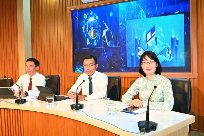 Vice Chairwoman of the municipal People's Committee Tran Thi Dieu Thuy (R) dieu thuy.jpg