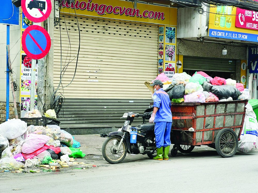 Waste collection in Ho Chi Minh City waste.jpg