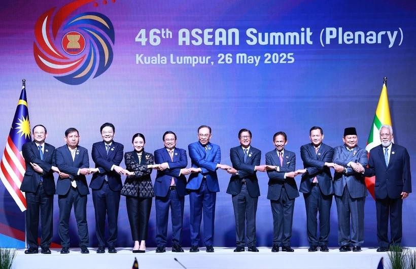 Leaders of ASEAN member countries and Timor-Leste at the plenary session of the 46th ASEAN Summit in Kuala Lumpur, Malaysia, on May 26 morning. (Photo: VNA) pm2.jpg
