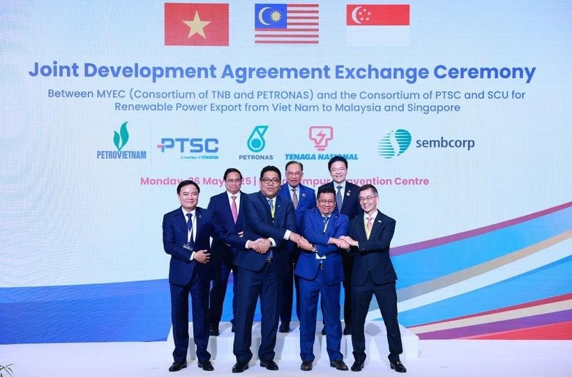 At the Joint Development Agreement Exchange Ceremony in Malaysia on May 26 (Photo: VNA) vna-potal-ba-thu-tuong-viet-nam-malaysia-singapore-chung-kien-trao-doi-thoa-thuan-phat-trien-chung-8055029-1.jpg