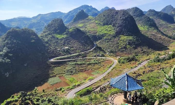 Ha Giang becomes a destination attracting VIPs thanks to its beautiful roads, pristine landscapes and unique indigenous cultural experiences ha giang.jpg