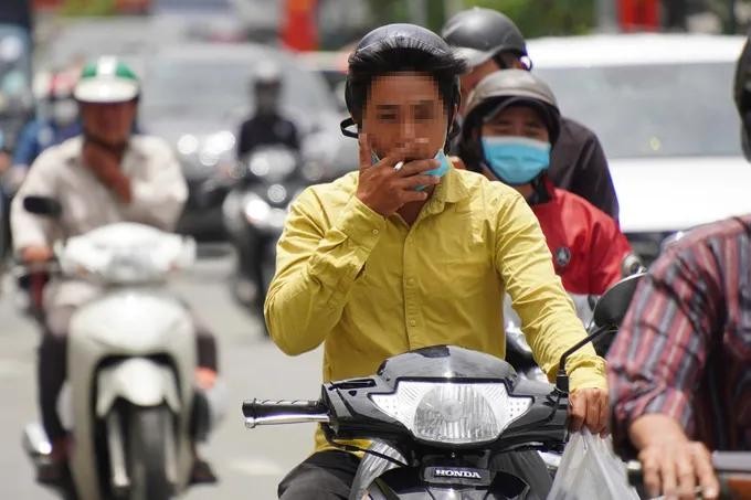 With the slow decline in smoking rates, Vietnam will hardly meet the target of reducing smoking prevalence smoke.jpg