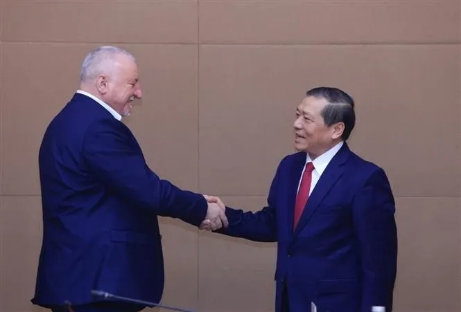 Member of the Communist Party of Vietnam (CPV) Central Committee and deputy head of its the Commission for Information, Education and Mass Mobilisation Lai Xuan Mon (right) and Hungarian Socialist Party President Komjáthi Imre. (Photo: VNA) VNA.jpg