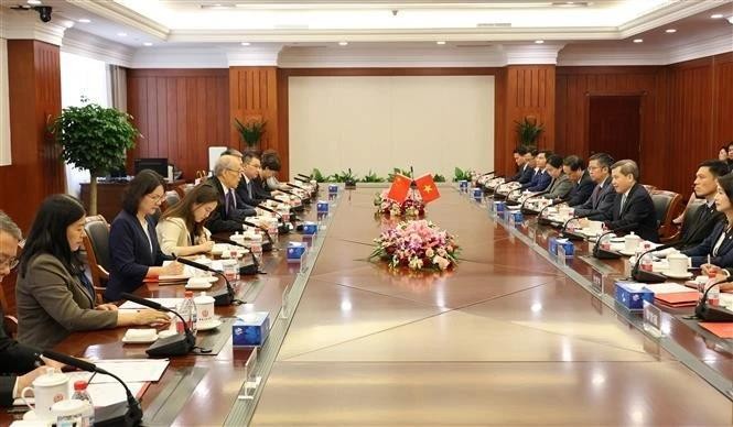 The talks between the delegations of the Supreme People's Courts of Vietnam and China (Photo: VNA) vn-china.jpg