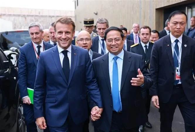 Prime Minister Pham Minh Chinh (second, right) meets with French President Emmanuel Macron on the sidelines of the 3rd UN Ocean Conference (UNOC3) in Nice, France on June 9. (Photo: VNA) vn-france.jpg